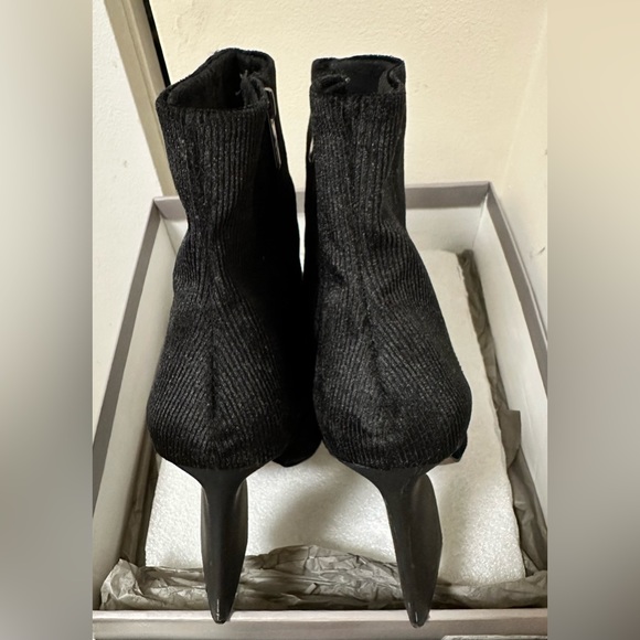 Black Halston corduroy bootie. Sz 10 - Picture 3 of 6